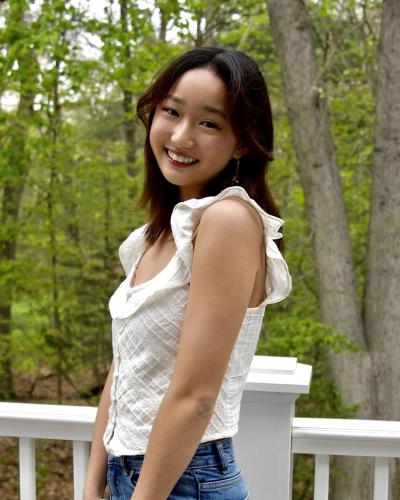 Milstein Program student profile picture of Ilyssa Yan smiling