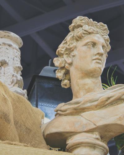 statue